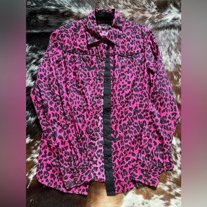 Black & pink leopard pearl snap